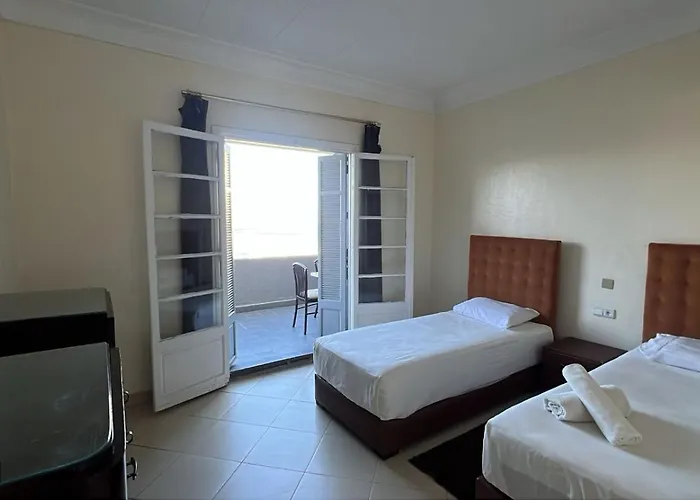 Hotel near College: Hotel Le Gardenia